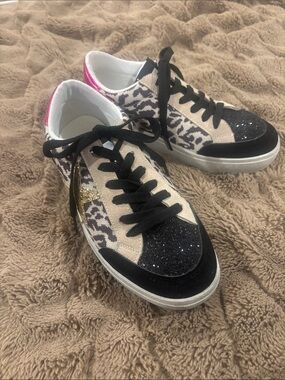 Women's Beige & Black Leopard Glitter Casual Sneakers